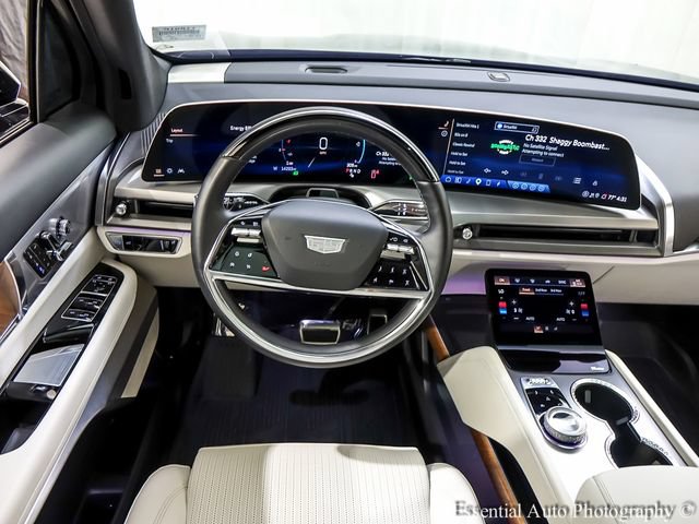 Certified 2026 Cadillac Vistiq Luxury AWD/4WD image 3