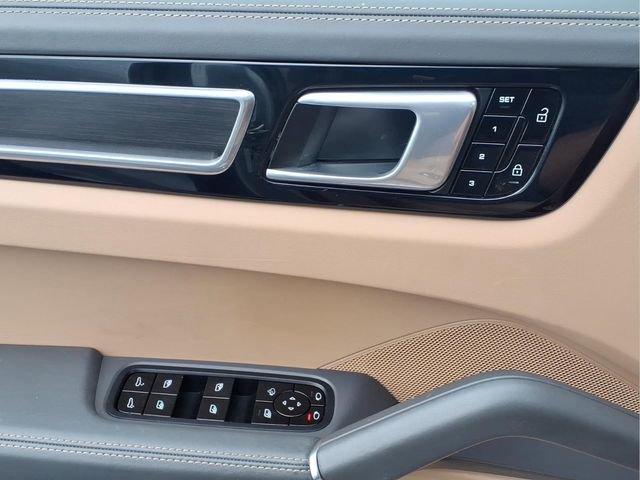 Used 2021 Porsche Cayenne GTS AWD/4WD image 16