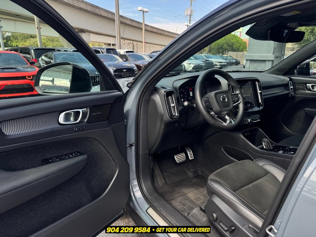 Used 2022 Volvo XC40 T5 R-Design w/ Climate Package AWD/4WD image 22