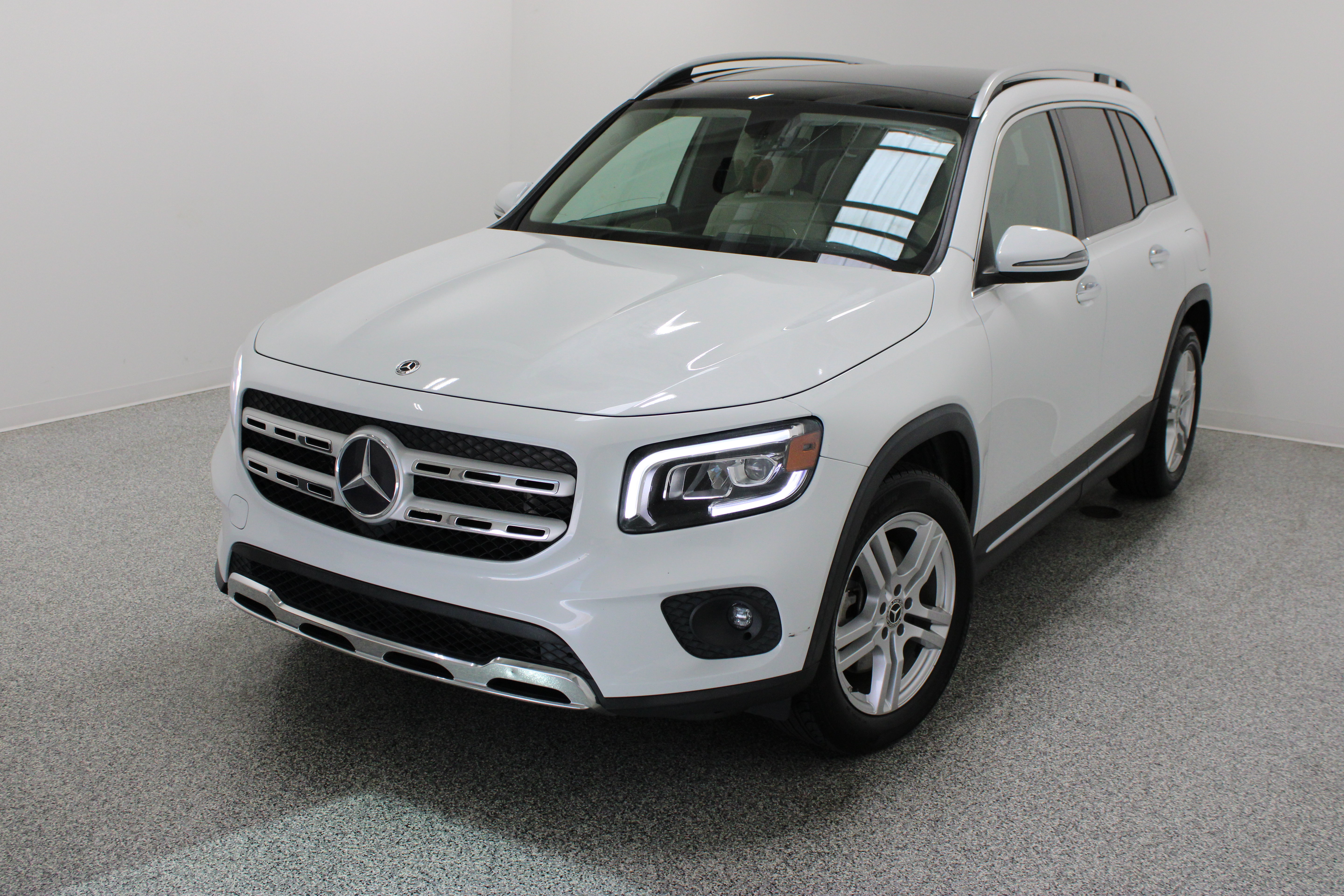Used 2022 Mercedes-Benz GLB 250 image 2