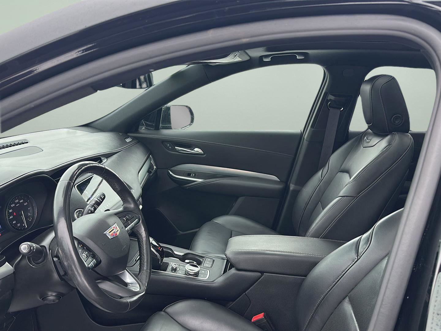 Used 2020 Cadillac XT4 Premium Luxury image 10