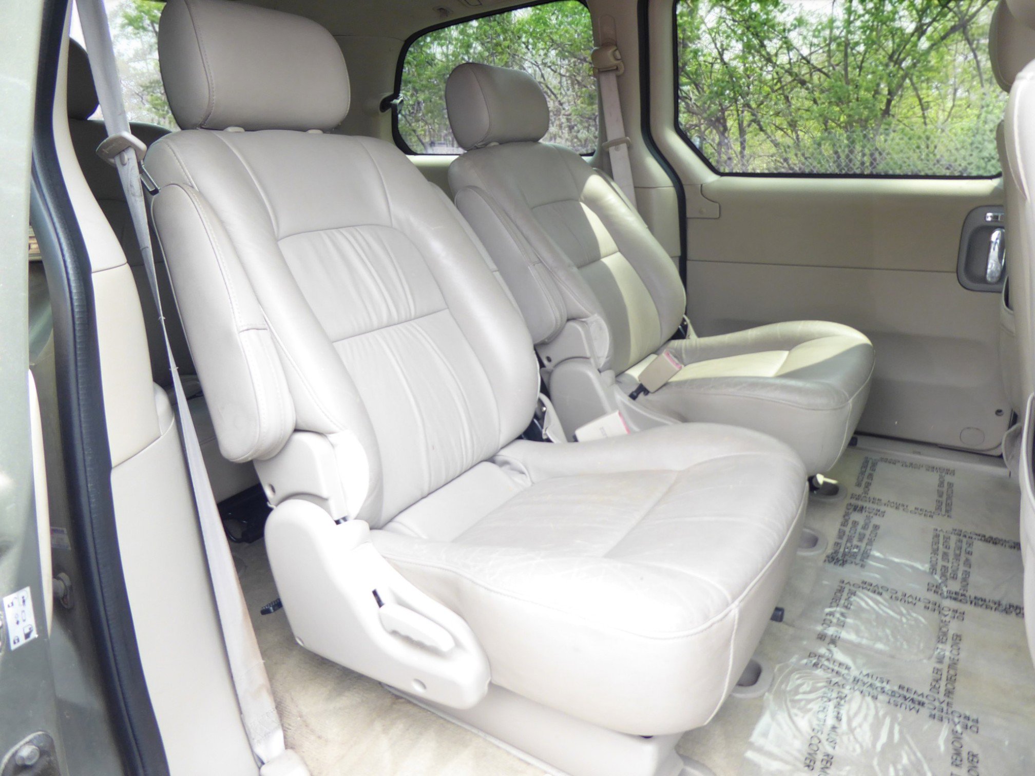 Used 2004 Kia Sedona LX image 16