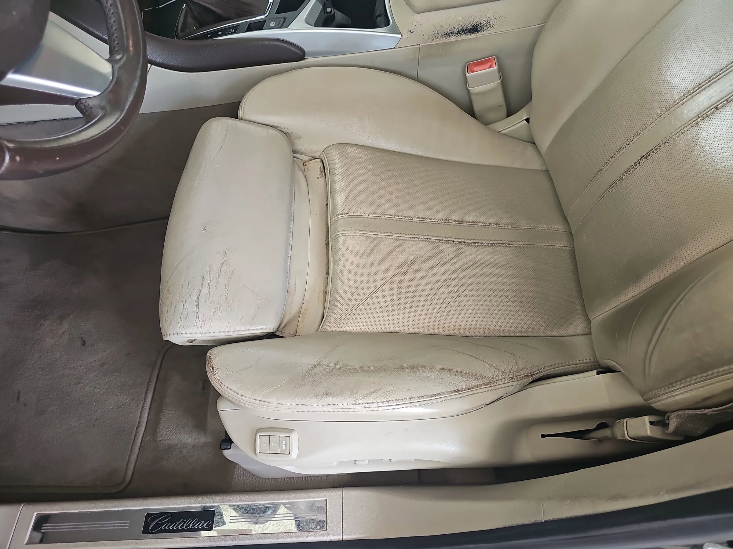 Used 2011 Cadillac SRX Luxury image 26