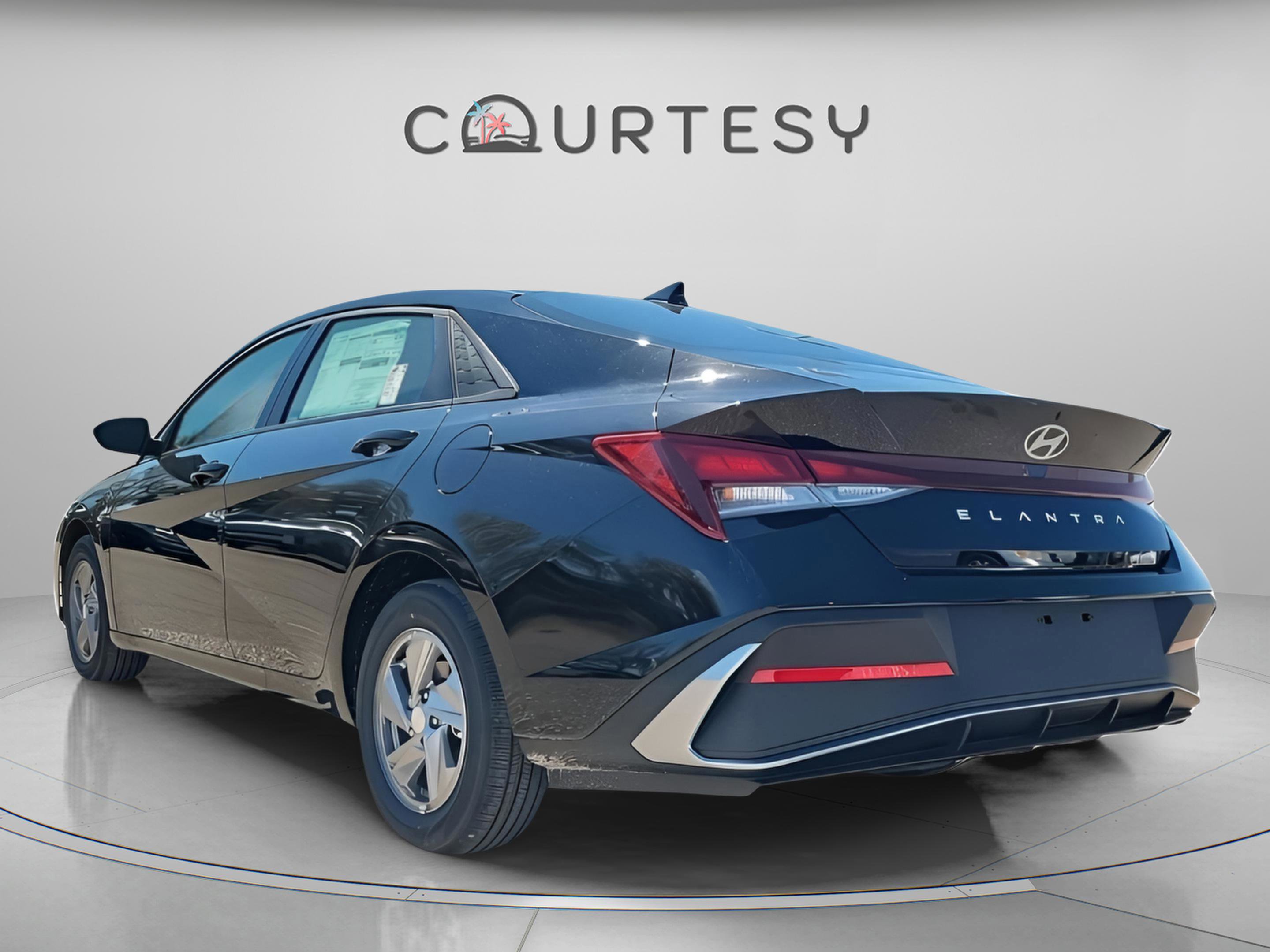 New 2026 Hyundai Elantra SE image 3