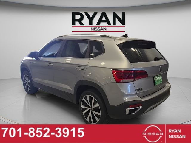 Used 2024 Volkswagen Taos SE image 3