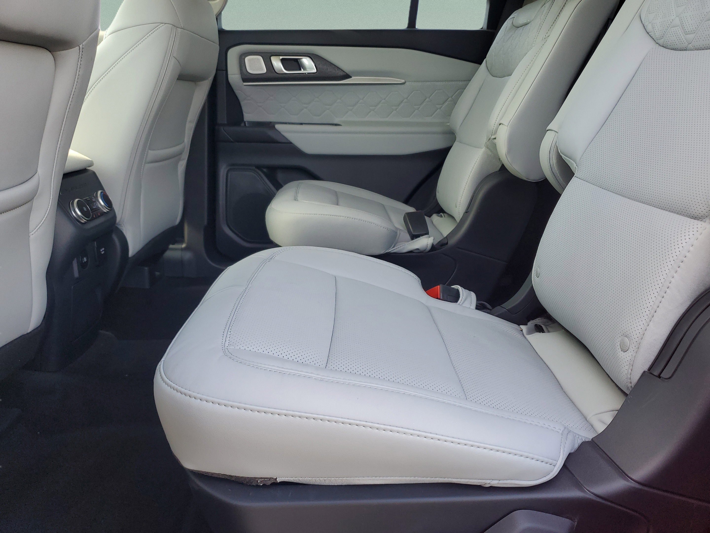 New 2026 Ford Explorer Platinum w/ LUX Leather Package AWD/4WD image 9