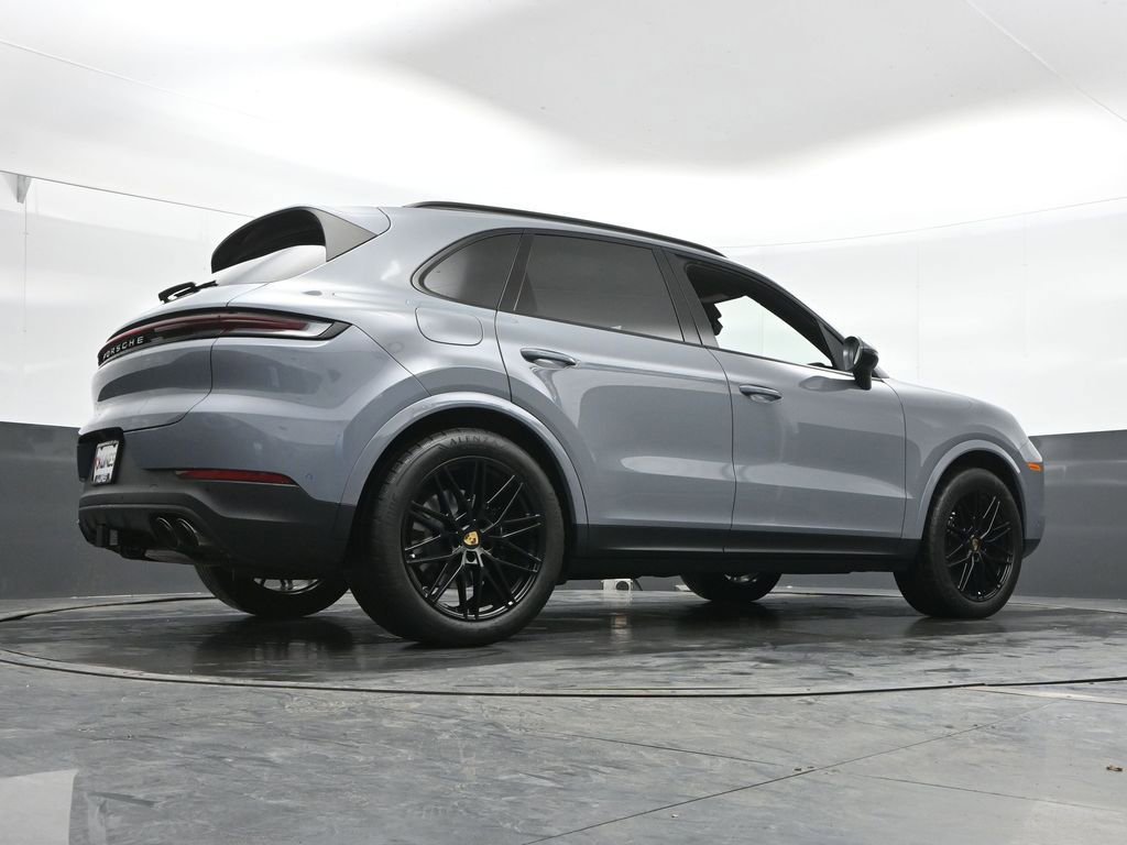 Used 2024 Porsche Cayenne image 44