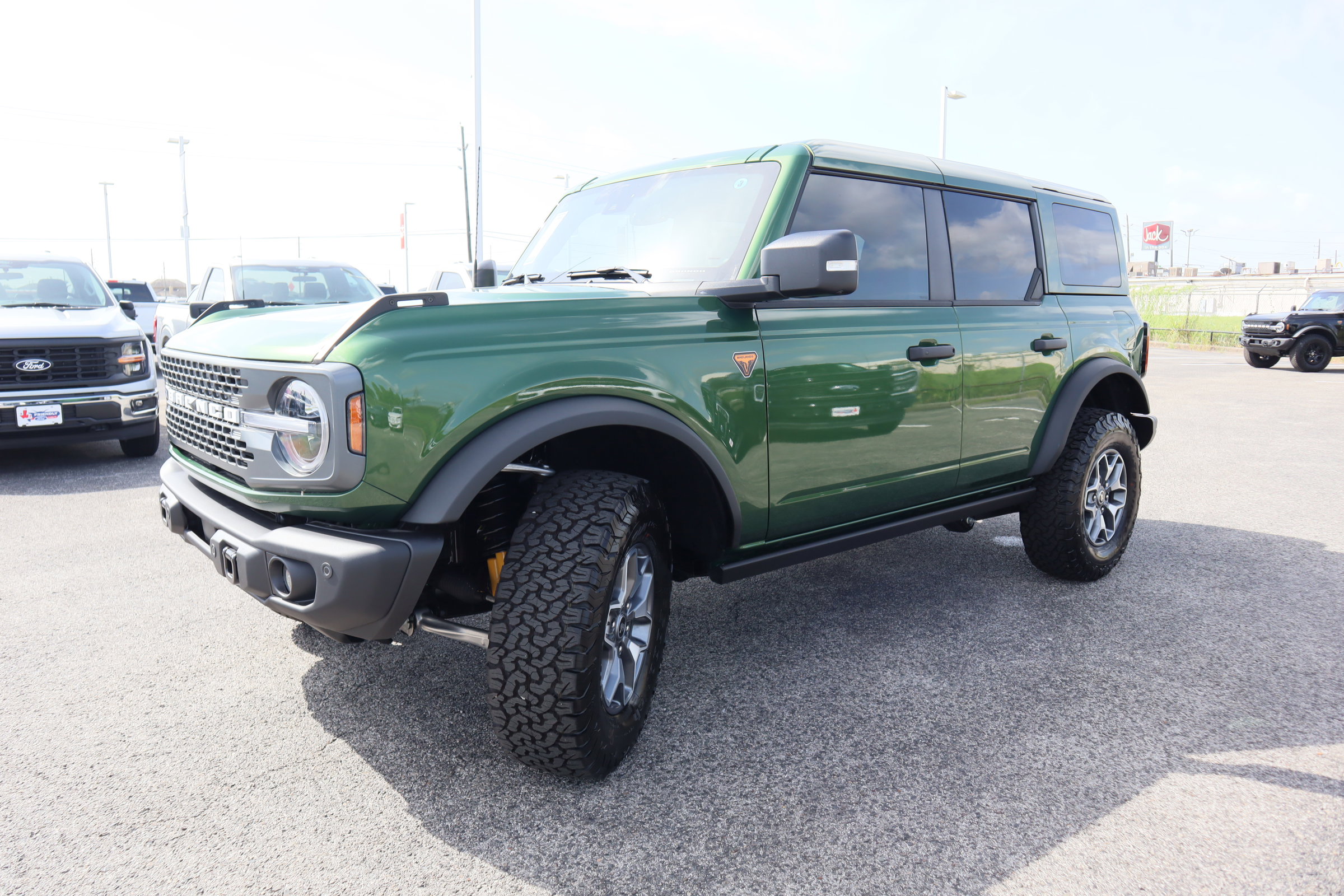 New 2025 Ford Bronco Badlands image 8