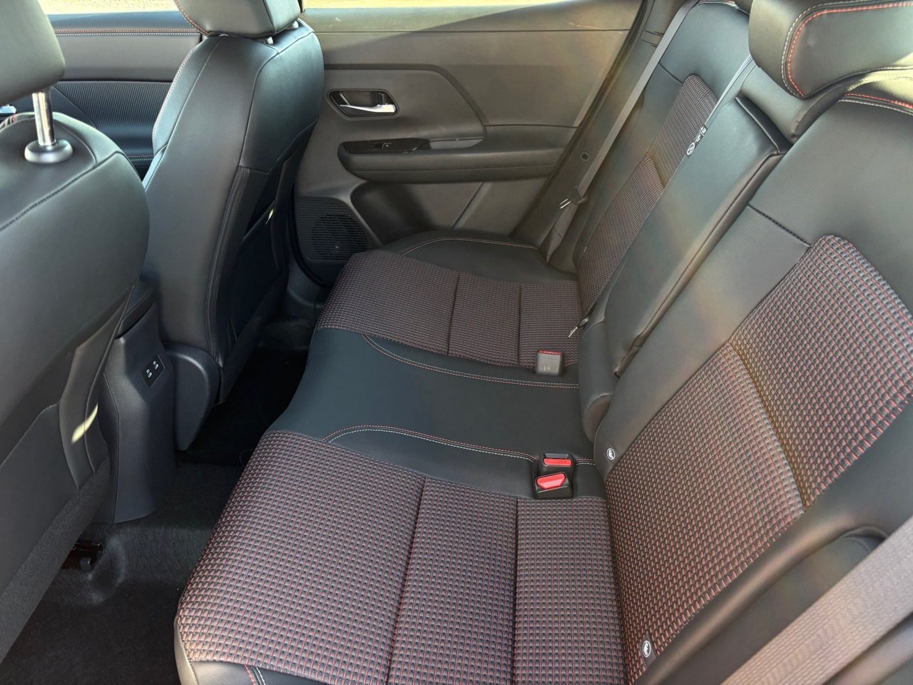 New 2026 Nissan Kicks SR w/ Cold Weather Package FWD image 13