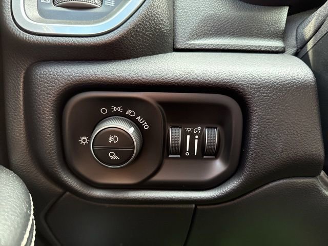 Used 2021 RAM 2500 Laramie w/ Body Color Bumper Group image 30