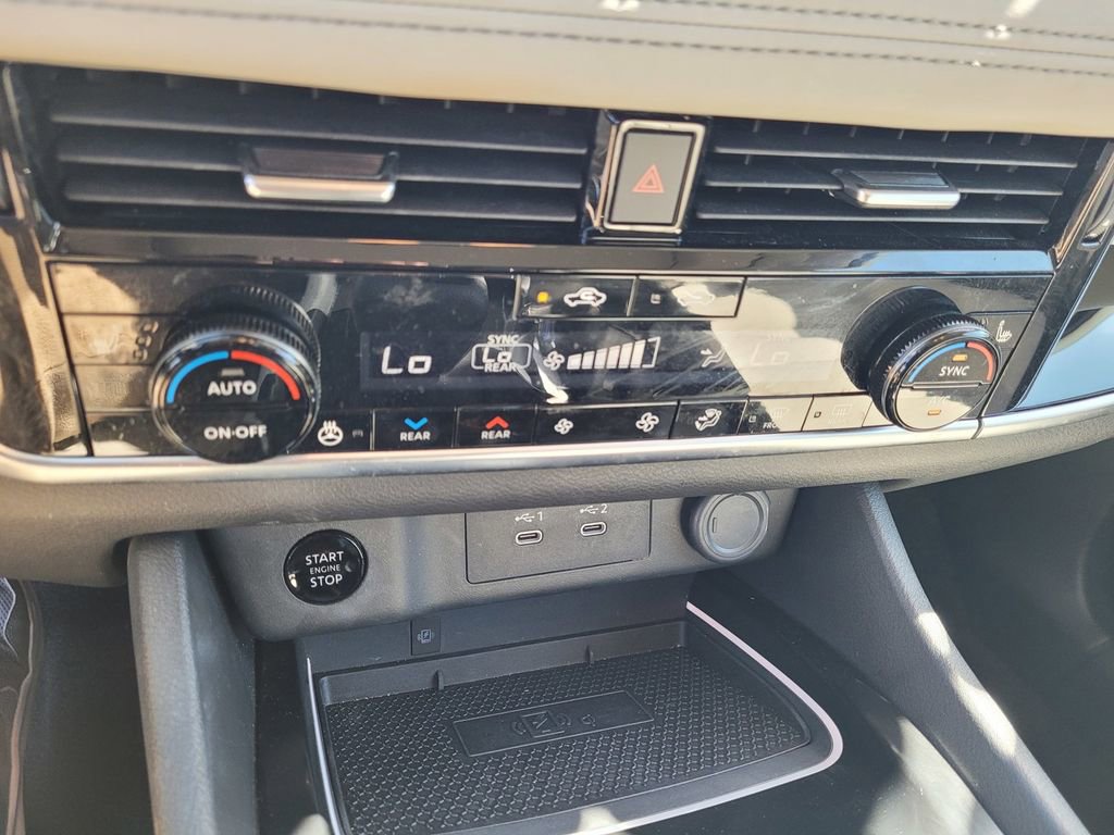 Used 2024 Nissan Rogue SL w/ SL Premium Package image 18