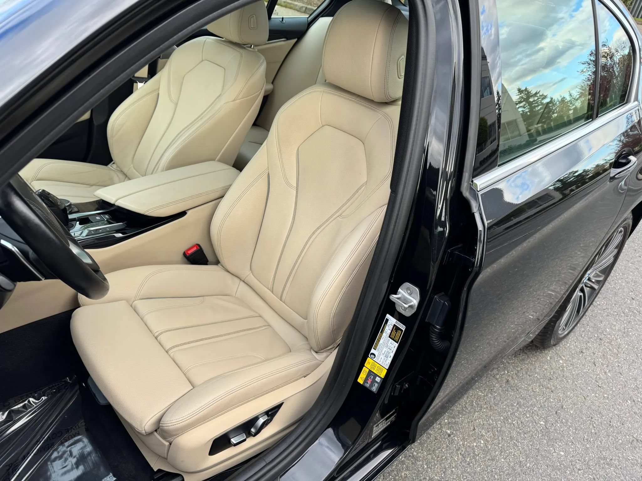 Used 2018 BMW 530e xDrive AWD/4WD image 24