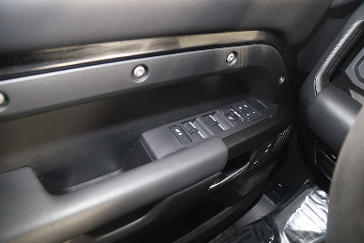 Used 2023 Land Rover Defender 110 V8 AWD/4WD image 30