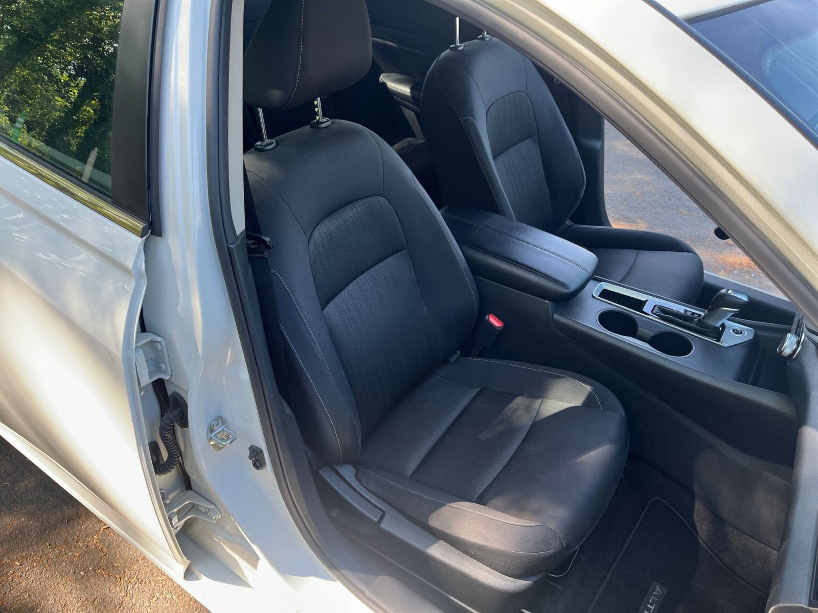 Used 2025 Nissan Altima 2.5 SV image 35