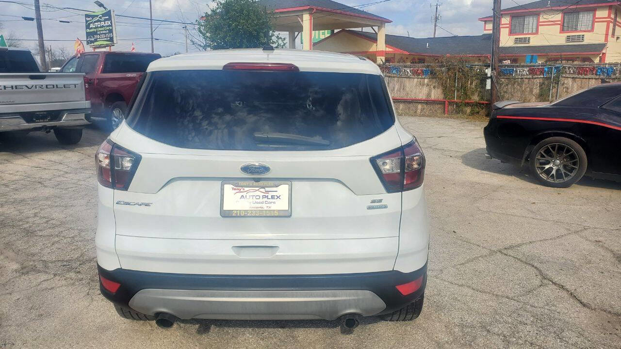 Used 2017 Ford Escape SE FWD image 4
