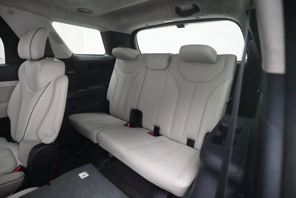Used 2023 Hyundai Palisade Calligraphy w/ Winter Package image 17