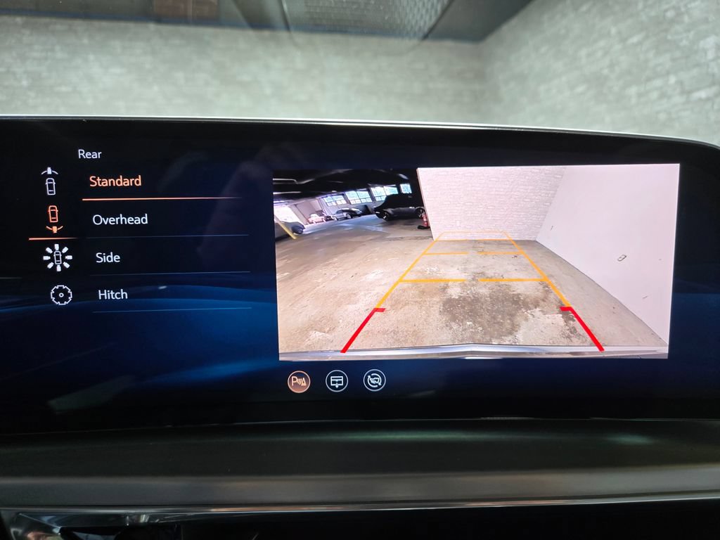 Used 2024 Cadillac Lyriq Luxury AWD/4WD image 26