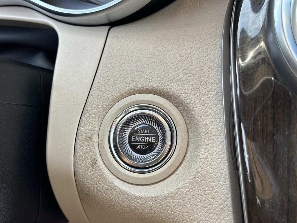 Used 2021 Mercedes-Benz GLC 300 4MATIC w/ Premium Package image 16