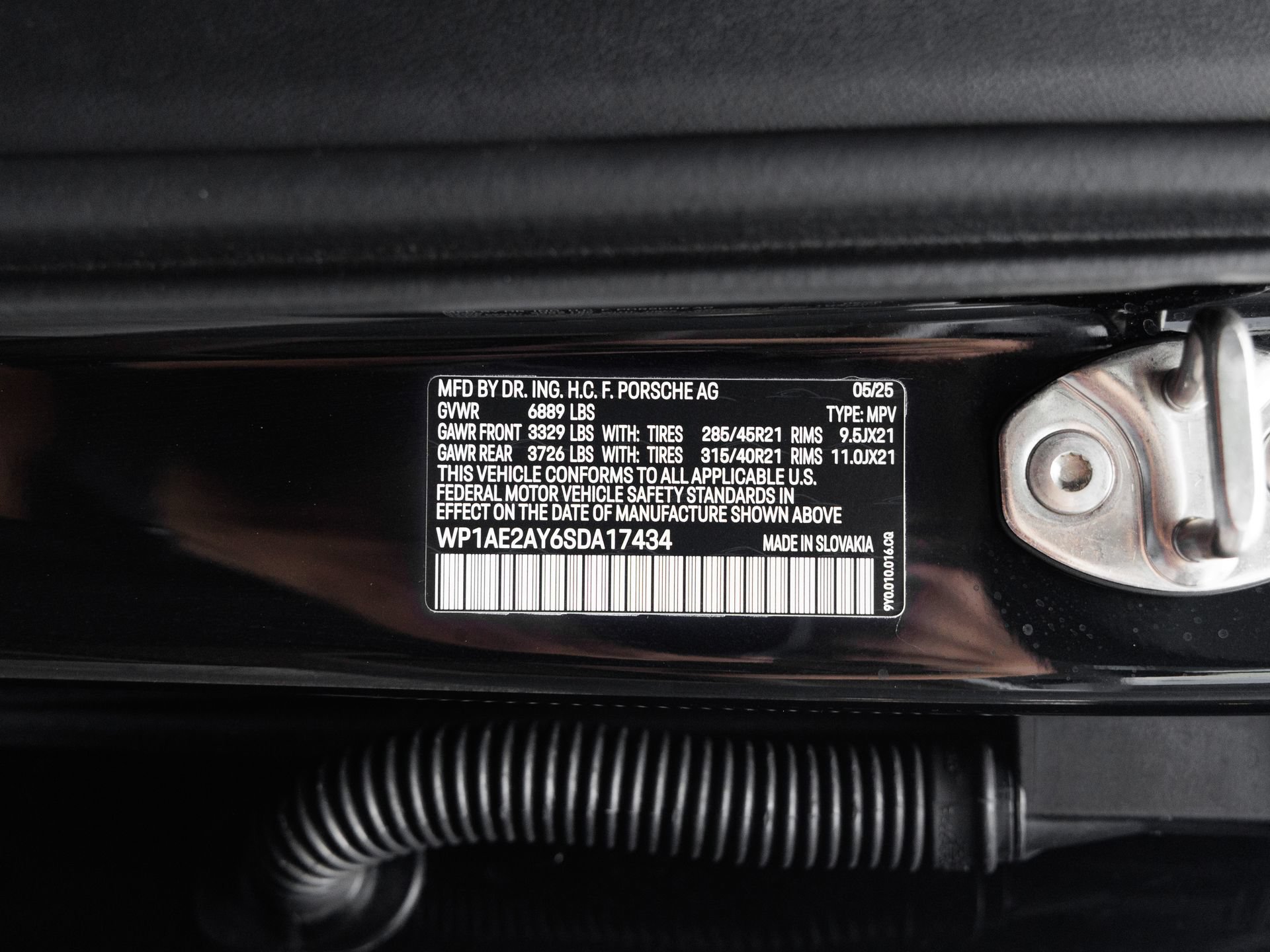 Certified 2025 Porsche Cayenne E-Hybrid AWD/4WD image 46