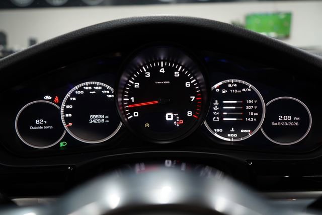 Used 2018 Porsche Panamera RWD image 18