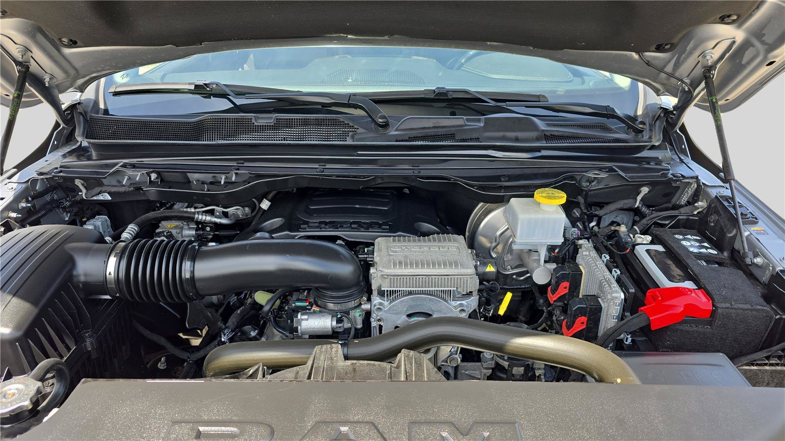 Used 2022 RAM 1500 Laramie AWD/4WD image 28