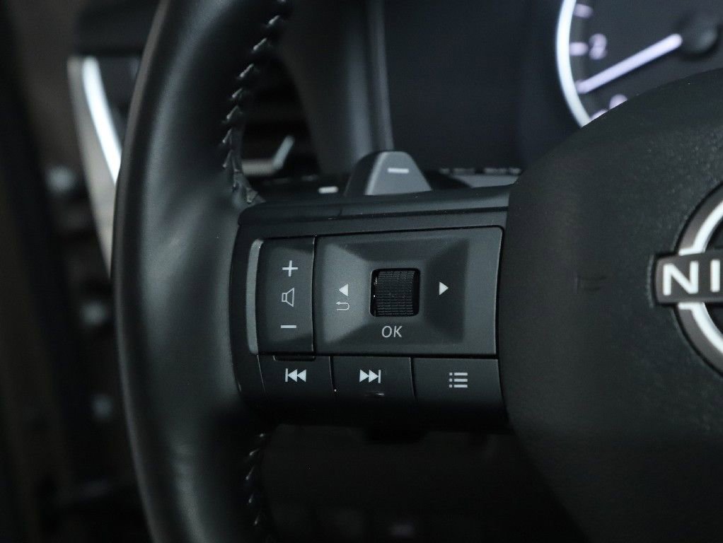 Used 2025 Nissan Rogue SV AWD/4WD image 22