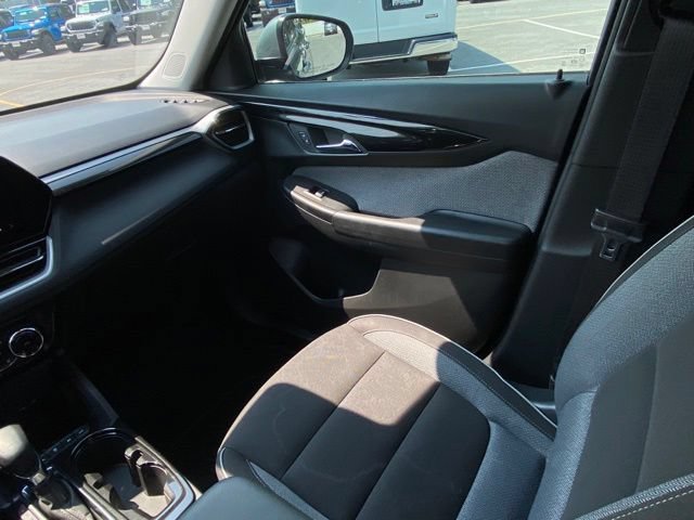 Used 2024 Chevrolet TrailBlazer LT w/ Convenience Package AWD/4WD image 24