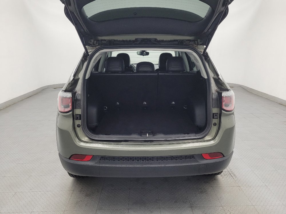 Used 2018 Jeep Compass Latitude w/ Cold Weather Group AWD/4WD image 29