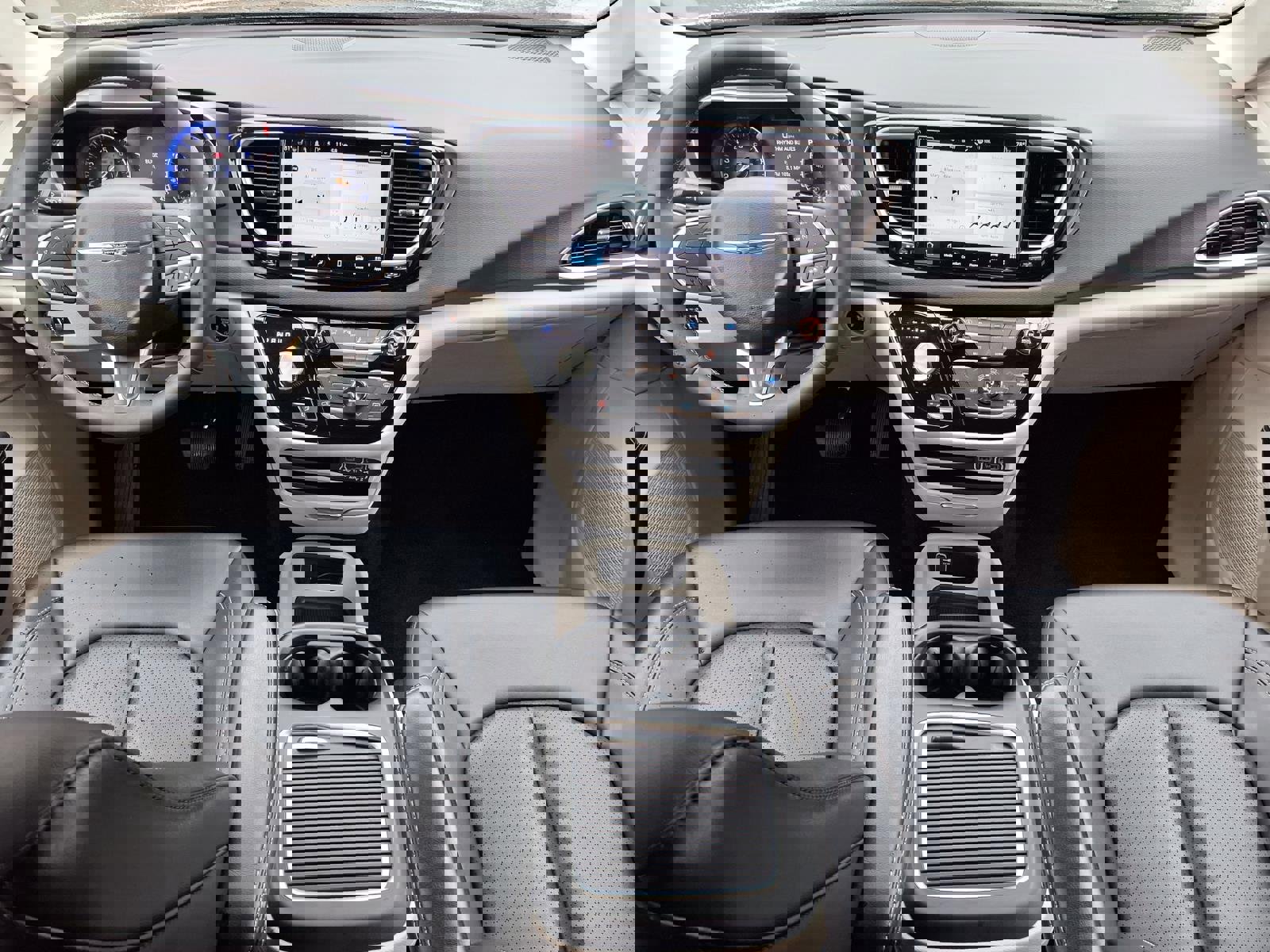 Used 2024 Chrysler Pacifica Touring-L image 18