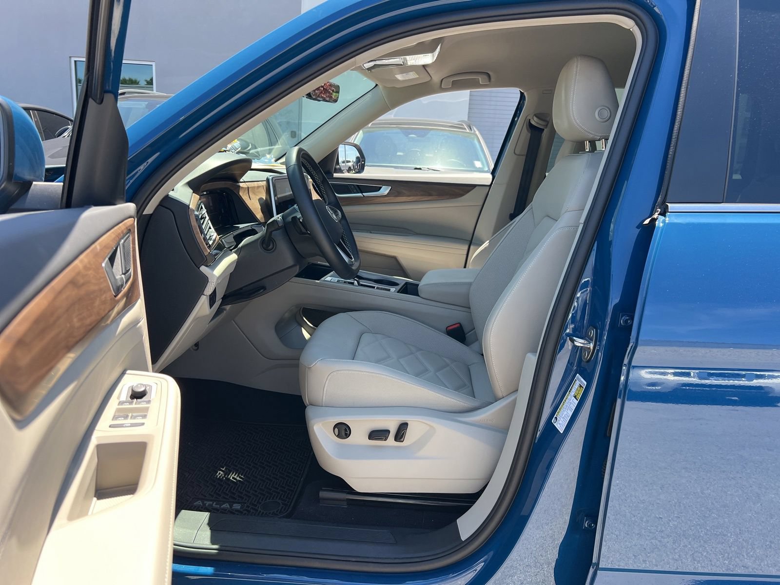 Certified 2026 Volkswagen Atlas SE FWD image 30