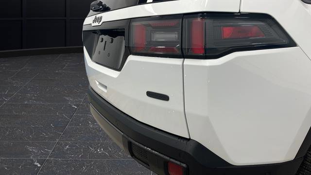 New 2026 Jeep Cherokee Overland w/ Trailer Tow Group image 38