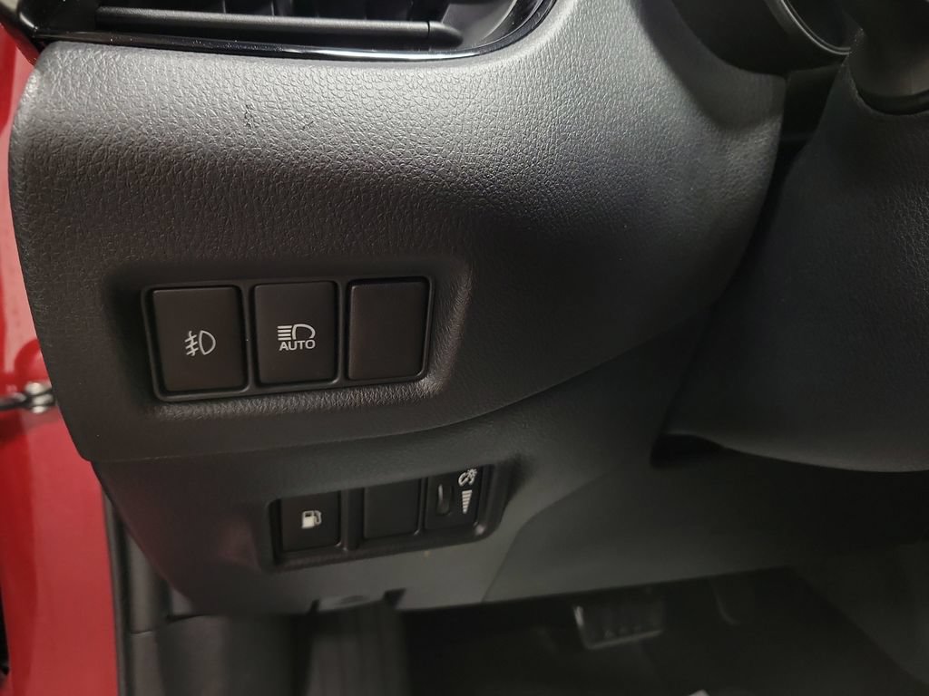Used 2018 Toyota C-HR XLE FWD image 26