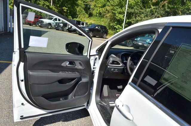 New 2026 Chrysler Pacifica Select image 15