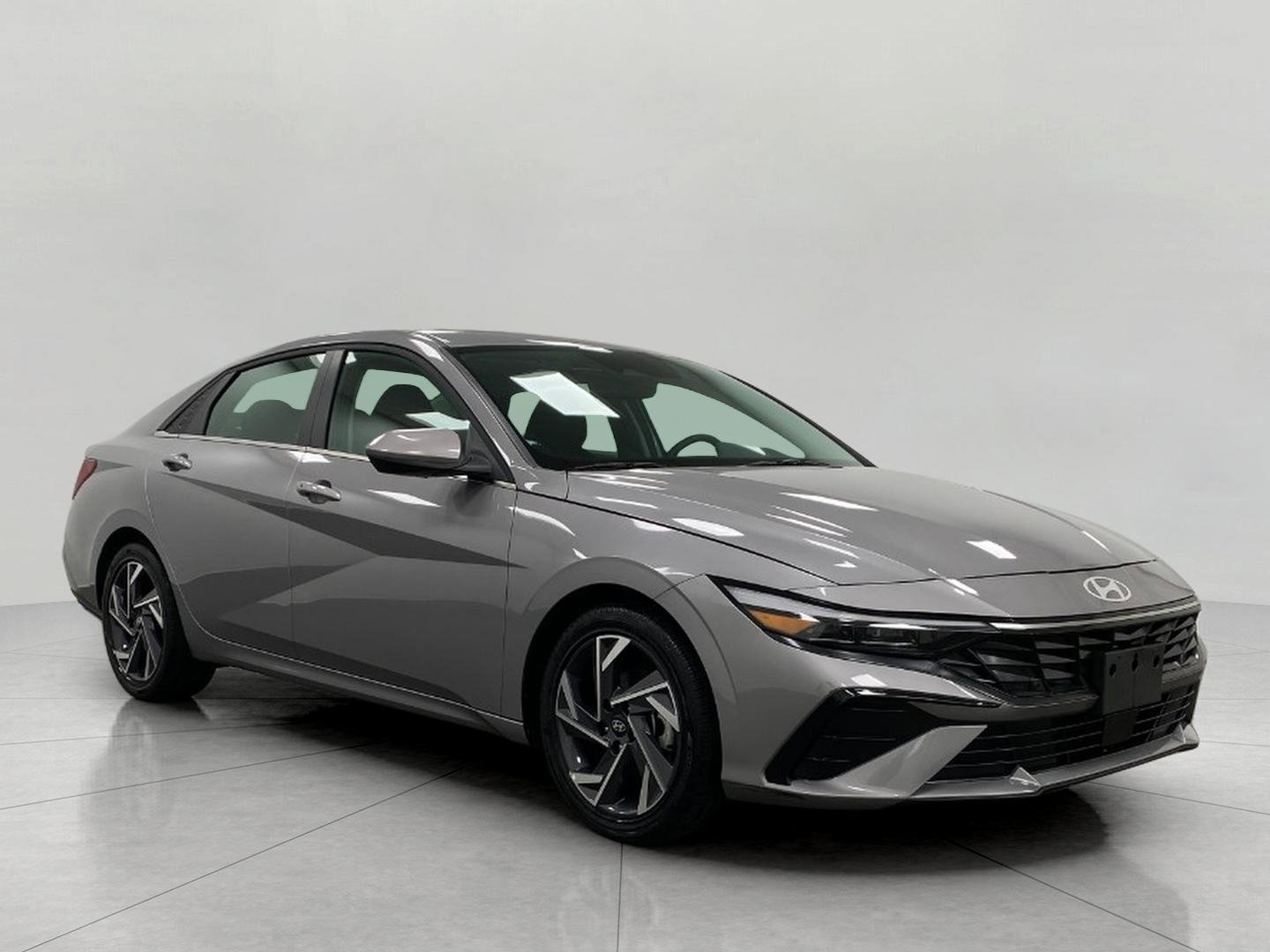 Used 2025 Hyundai Elantra SEL image 1