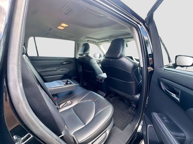 Used 2022 Toyota Highlander XLE image 28