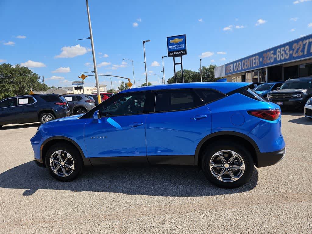 Used 2026 Chevrolet Blazer LT FWD image 5