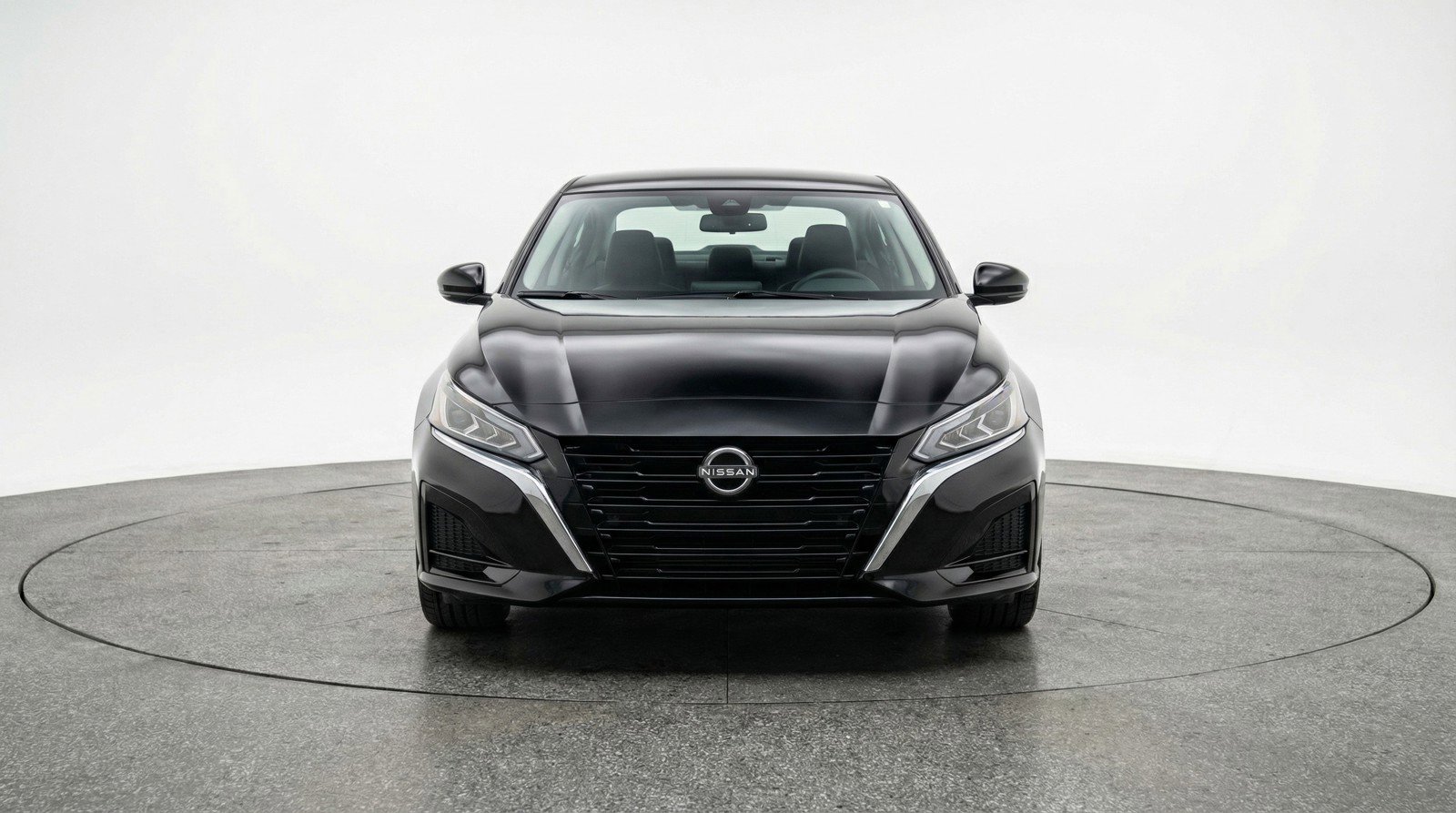 Used 2025 Nissan Altima 2.5 SV FWD image 2