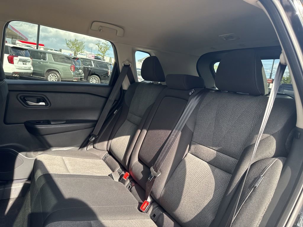 Used 2025 Nissan Rogue SV AWD/4WD image 26