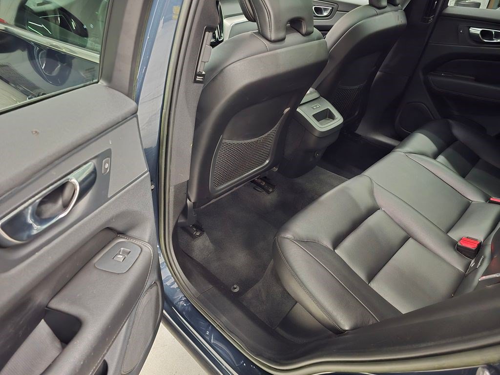 Used 2023 Volvo XC60 B5 Core AWD/4WD image 27