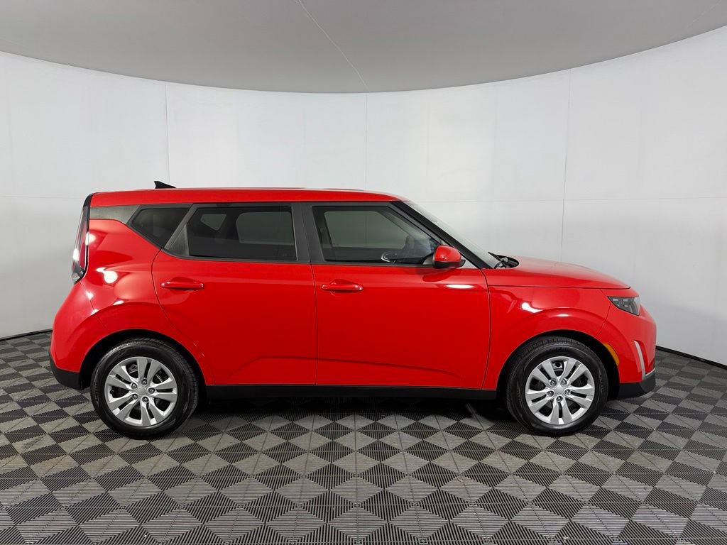 Used 2023 Kia Soul LX FWD image 5