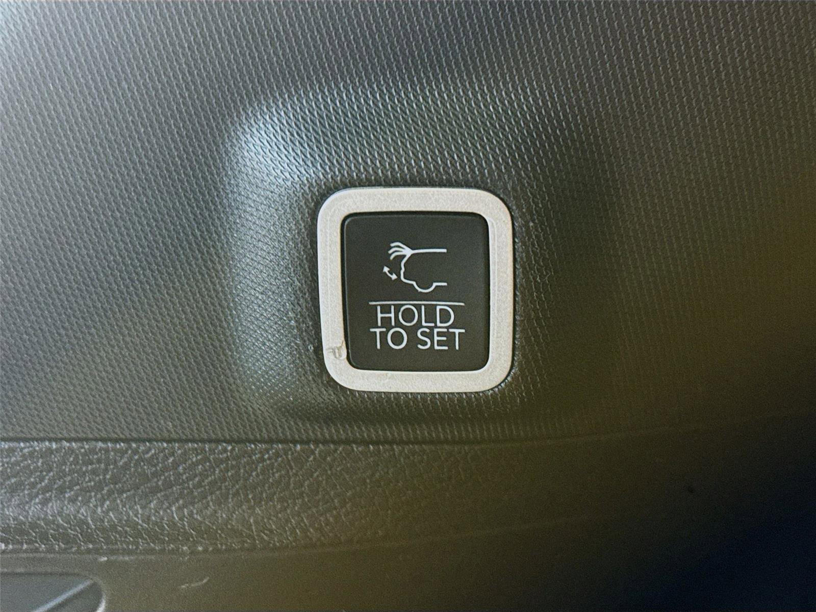 Used 2022 Jeep Grand Cherokee Summit w/ Luxury Tech Group V image 23