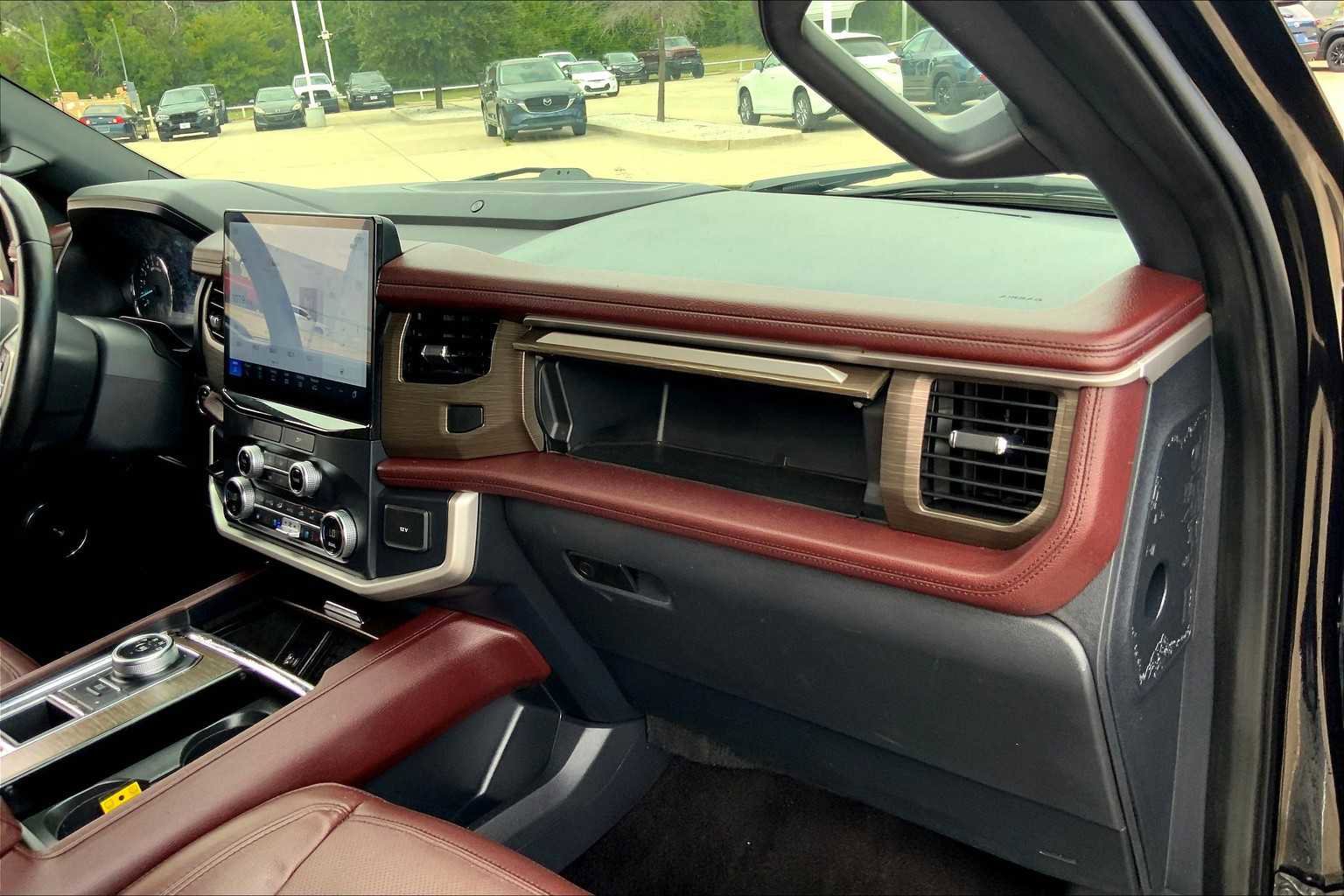 Used 2022 Ford Expedition Limited image 15