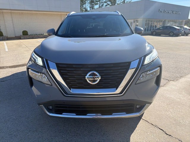 Used 2021 Nissan Rogue Platinum image 3