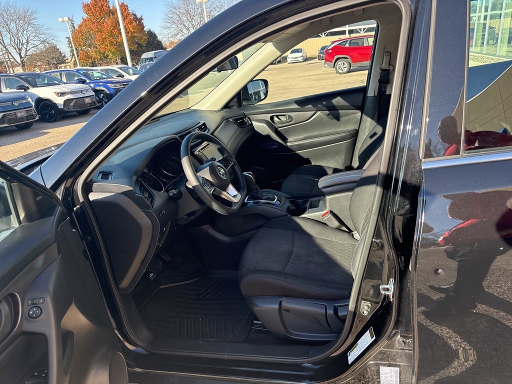 Used 2019 Nissan Rogue S image 10