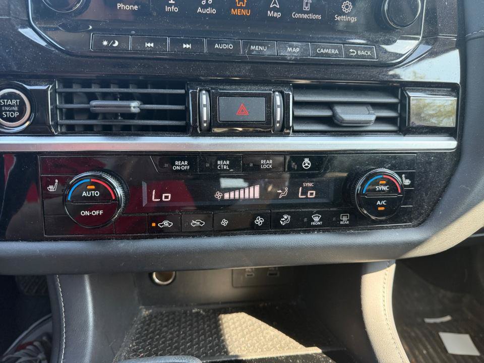 Used 2022 Nissan Pathfinder SL AWD/4WD image 18