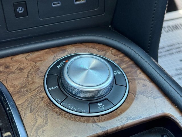 Used 2022 Nissan Armada SL w/ Captain's Chairs Package AWD/4WD image 30