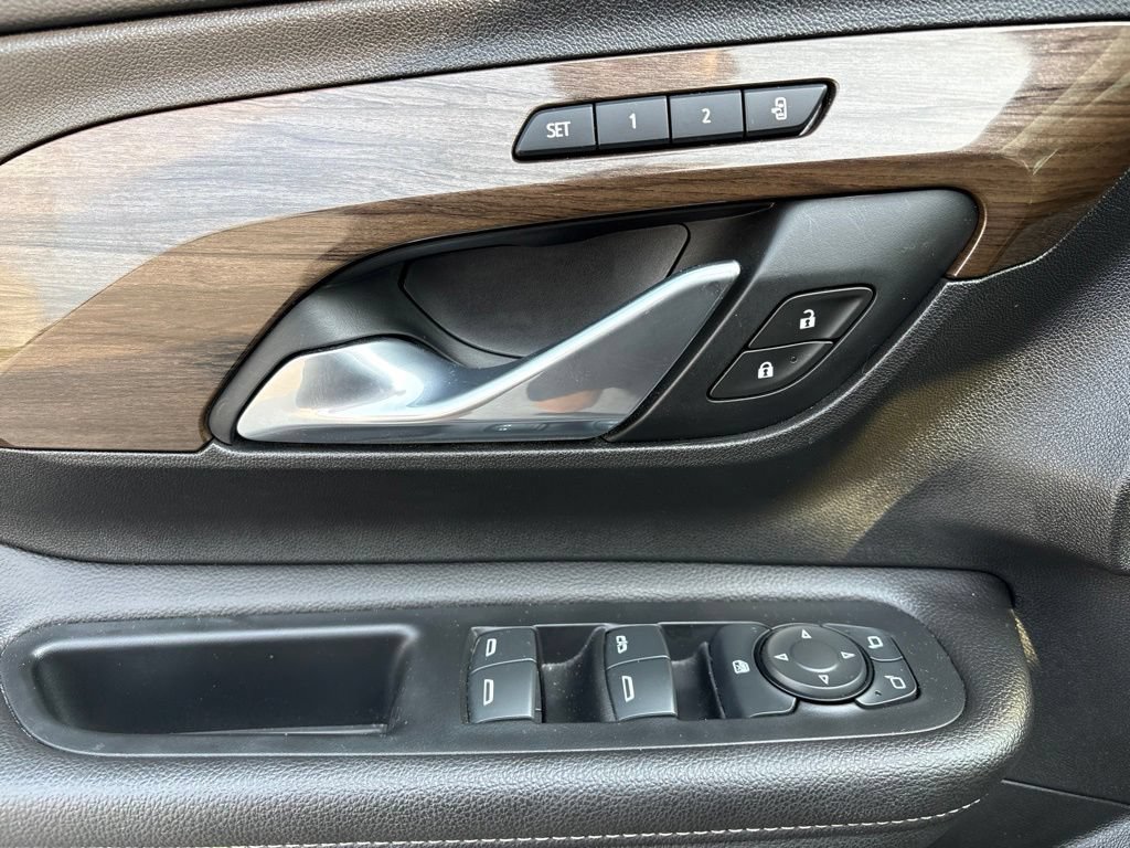 Used 2020 GMC Terrain Denali w/ Denali Premium Package FWD image 11