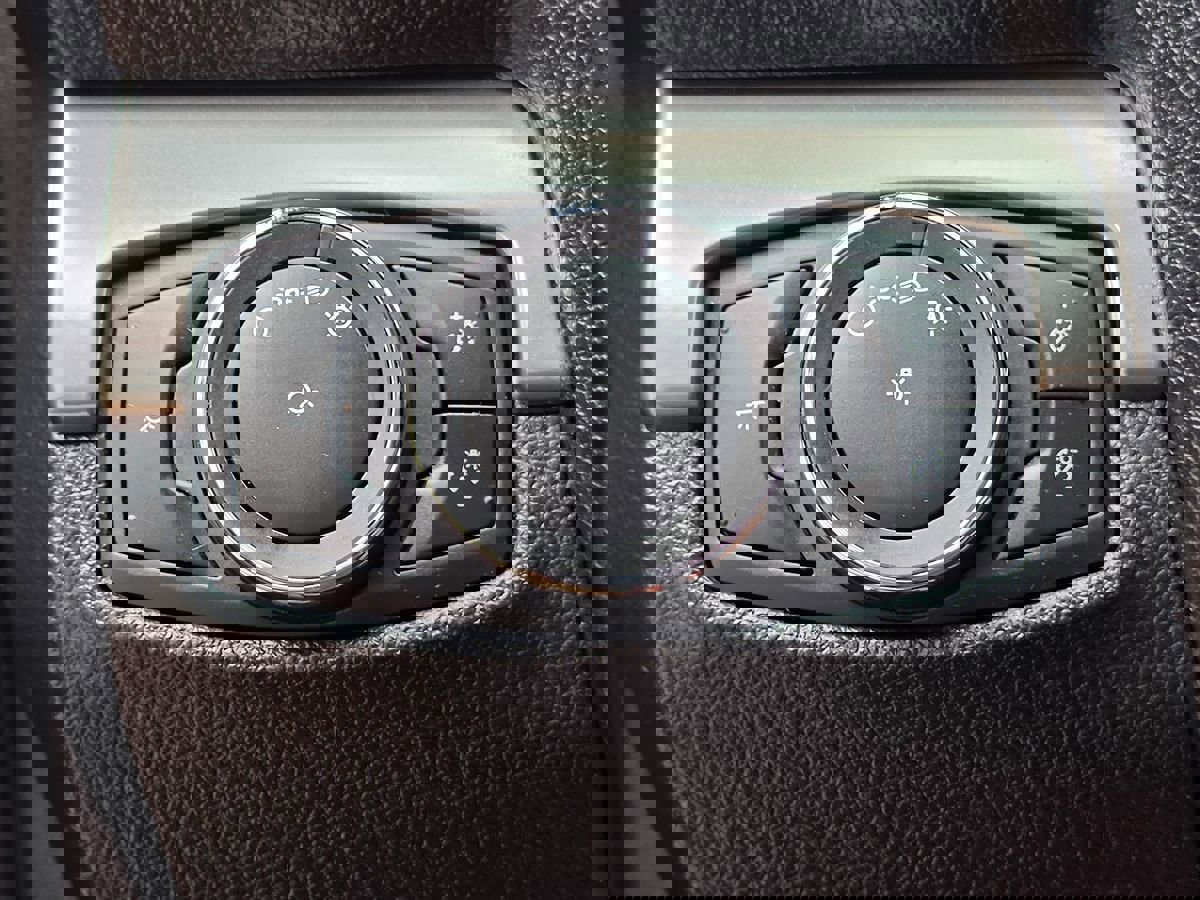 Used 2019 Ford Explorer XLT image 50