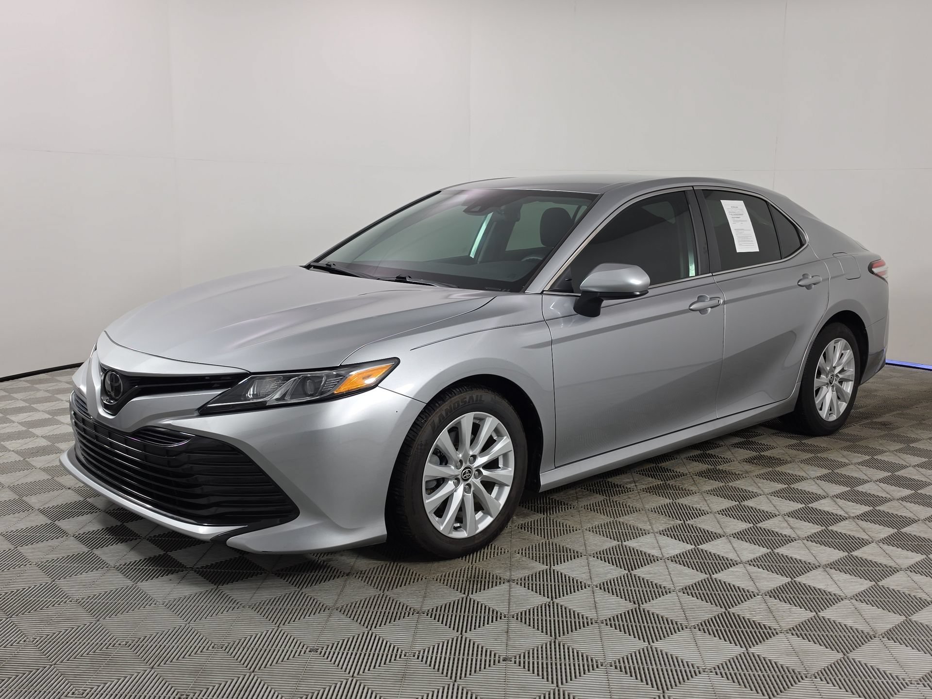 Used 2020 Toyota Camry LE FWD image 3