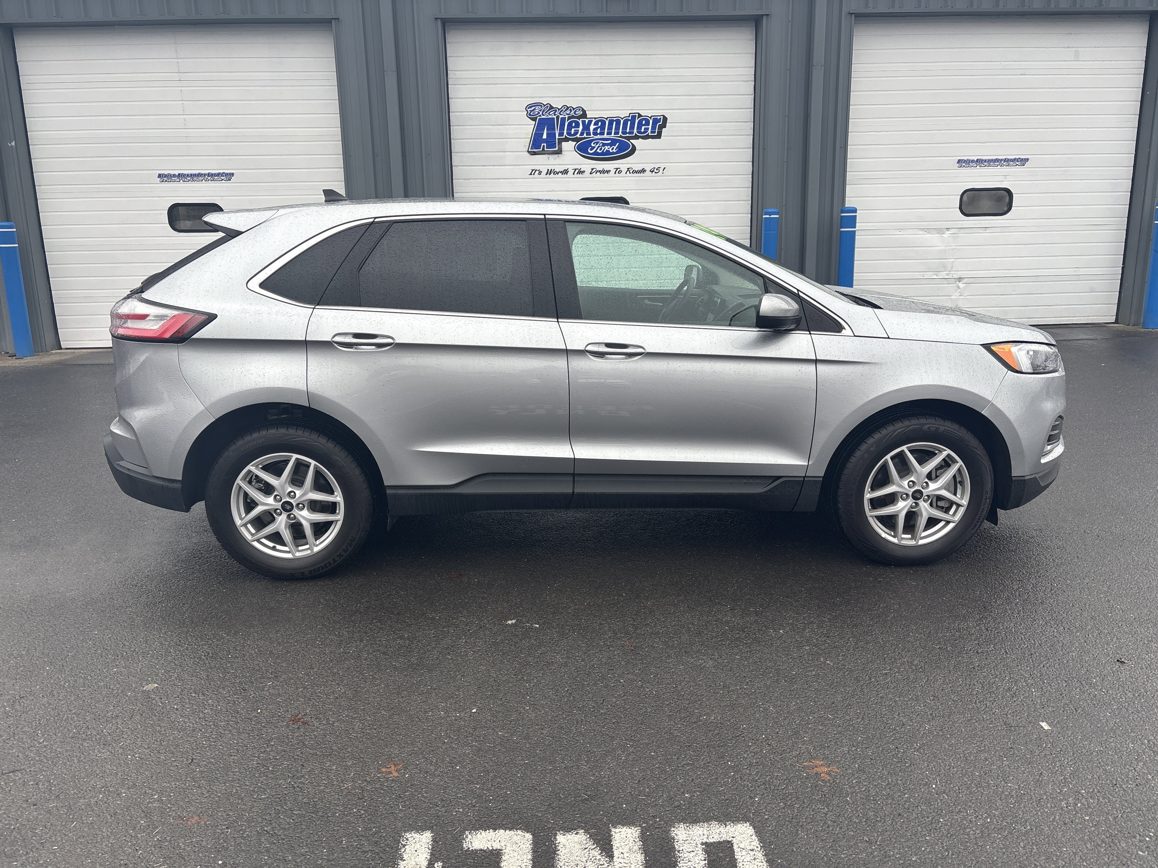 Used 2024 Ford Edge SEL image 2